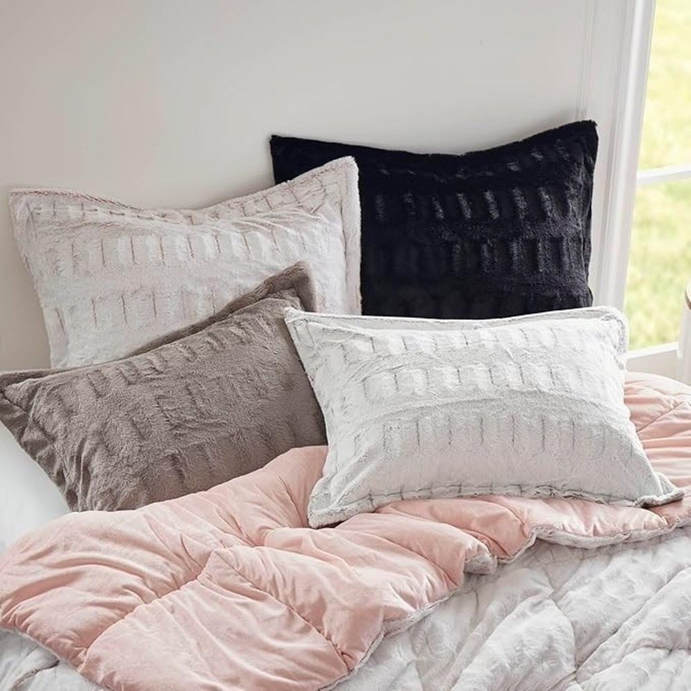 MADISON PARK COMFORTER LONG FAUX FUR DESIGN FULL/QUEEN COMFORTER SET PINK